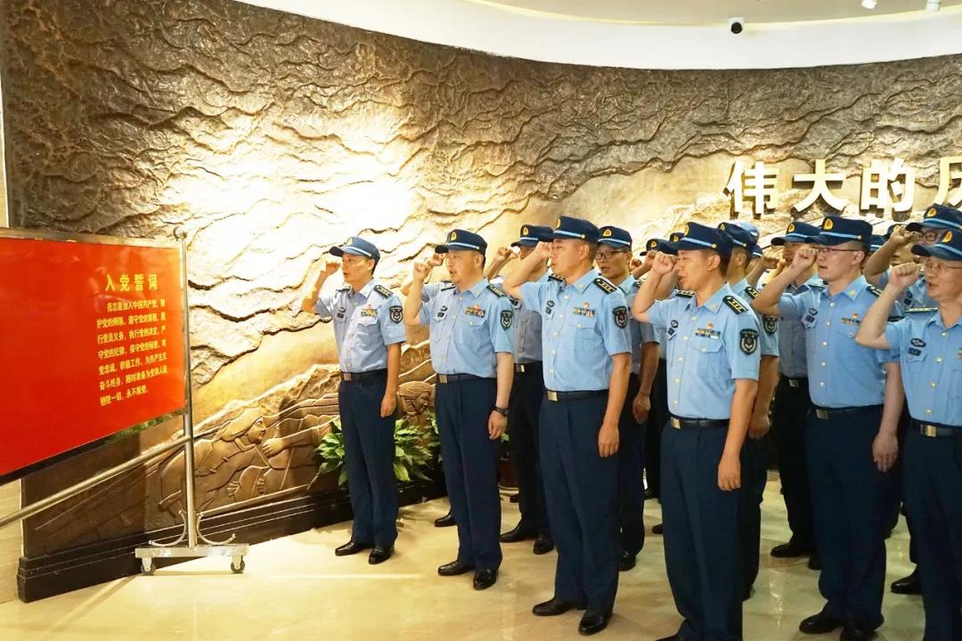 中国人民解放军95037部队党员干部来我馆学习百余家企事业单位参观不